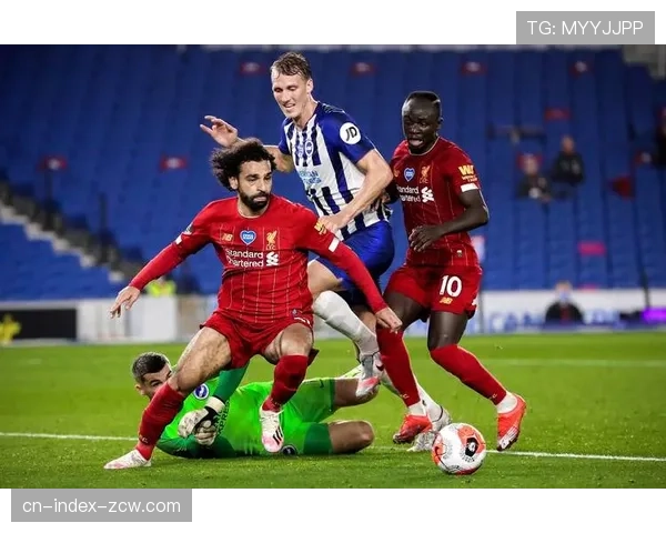 英超裁判委员会发布新指引：明确对“阻挡边路出球路线”犯规的判罚标准